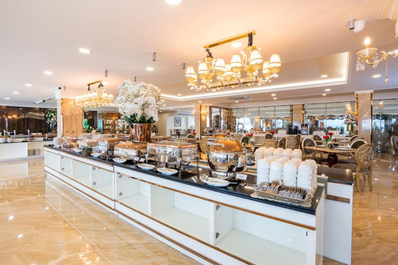 Lk Emerald Beach - Sha Extra Plus Паттая Екстер'єр фото The buffet at the hotel
