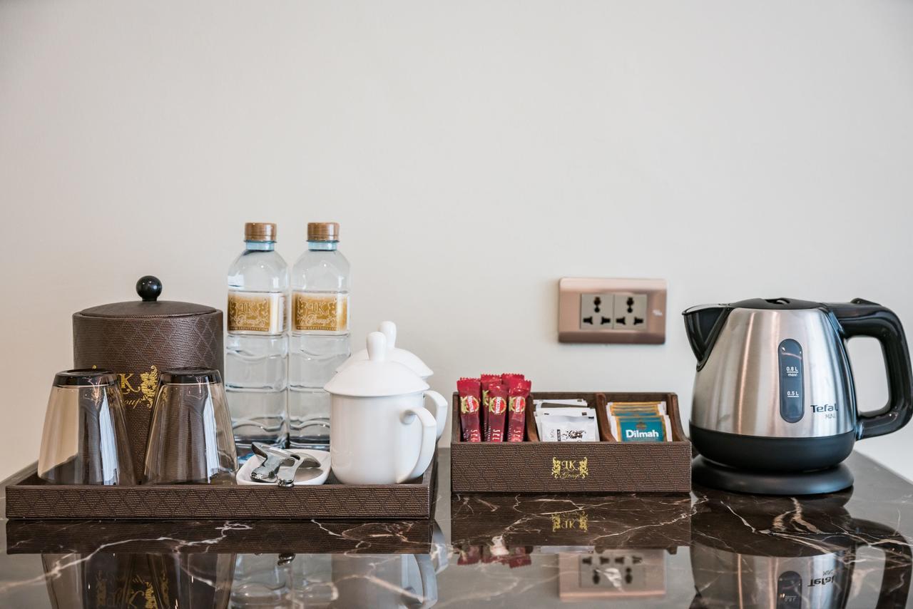 Lk Emerald Beach - Sha Extra Plus Паттая Екстер'єр фото A kettle and a tea set in a hotel room