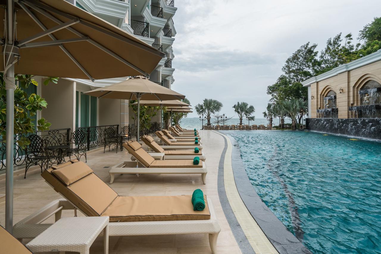 Lk Emerald Beach - Sha Extra Plus Паттая Екстер'єр фото Pool at The Royal