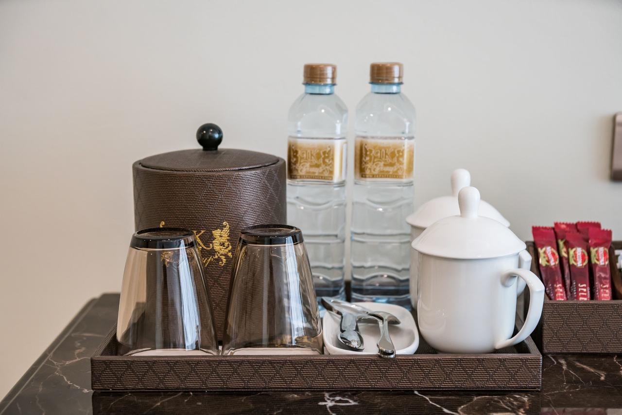 Lk Emerald Beach - Sha Extra Plus Паттая Екстер'єр фото Bottled water in a hotel room