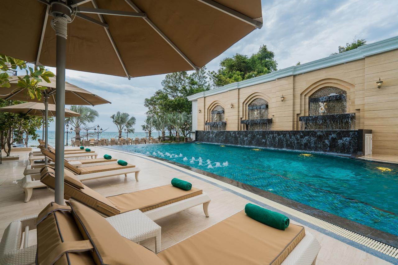 Lk Emerald Beach - Sha Extra Plus Паттая Екстер'єр фото The swimming pool at the hotel