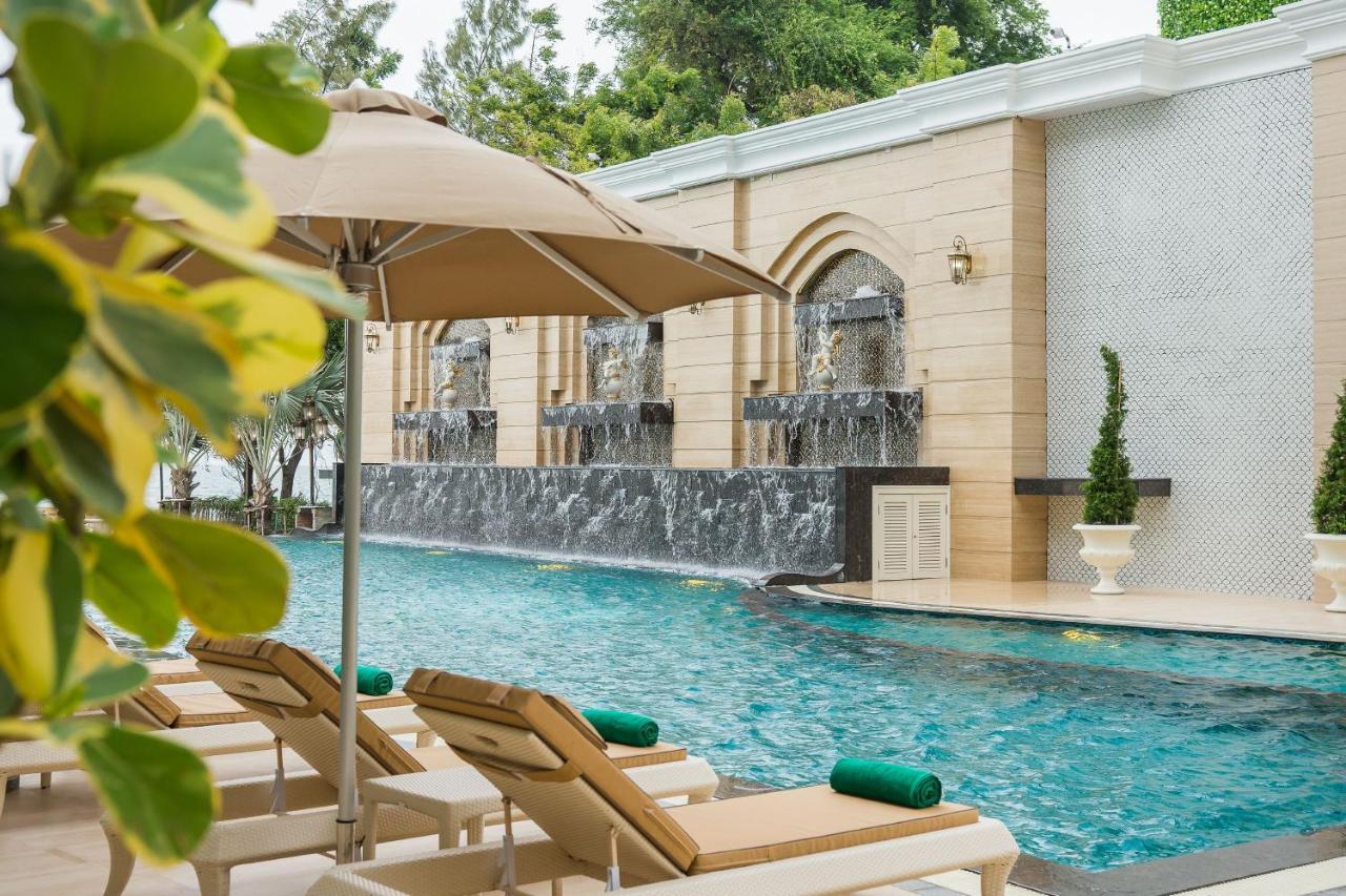 Lk Emerald Beach - Sha Extra Plus Паттая Екстер'єр фото The swimming pool at The Park, Hyderabad