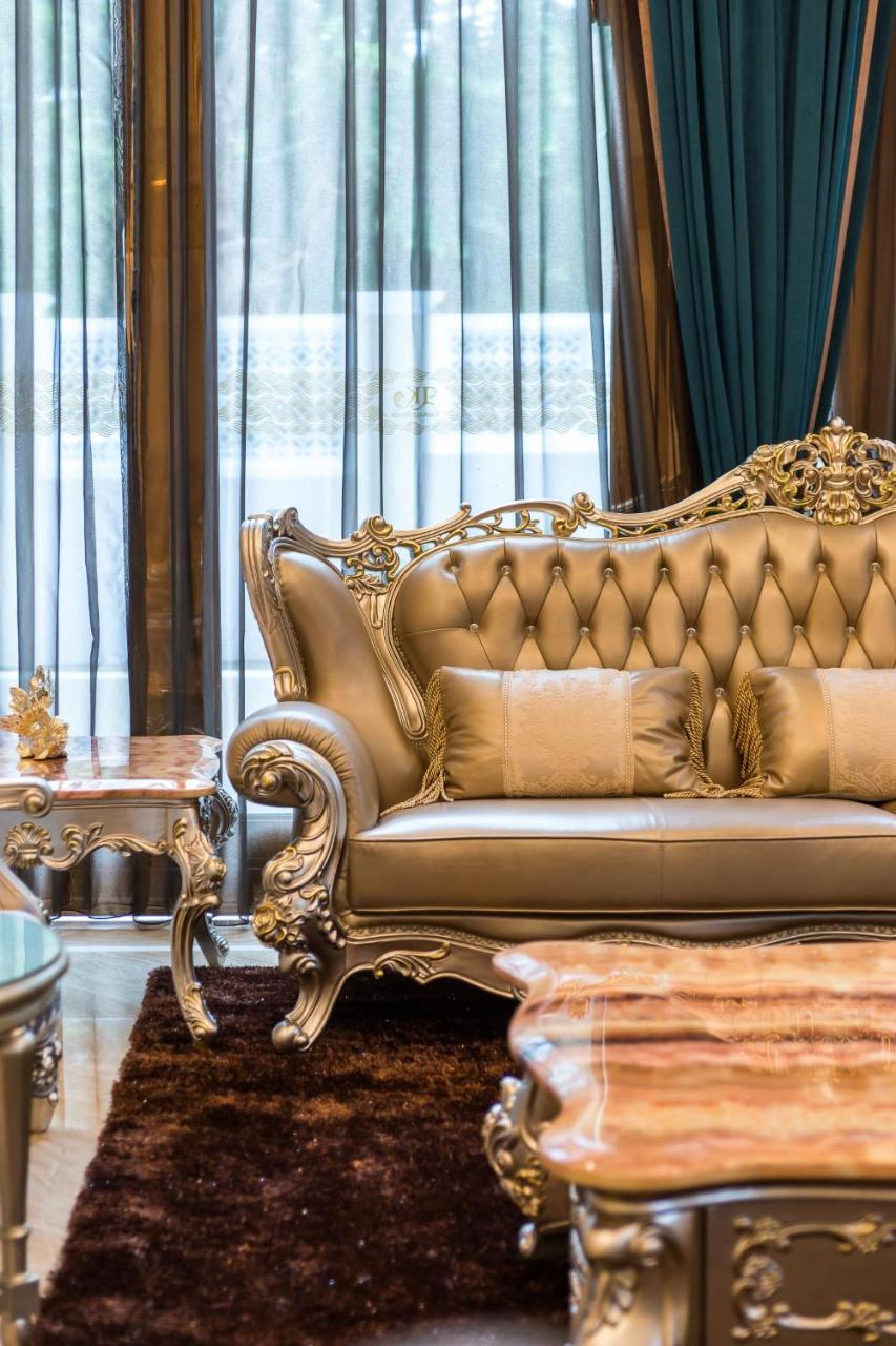 Lk Emerald Beach - Sha Extra Plus Паттая Екстер'єр фото A leather sofa
